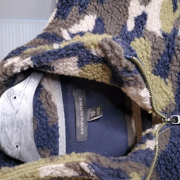🔥 New Banana Republic Camo Sherpa Pull Over Sweater XS men (Green & Brown) - Picture 4 of 6